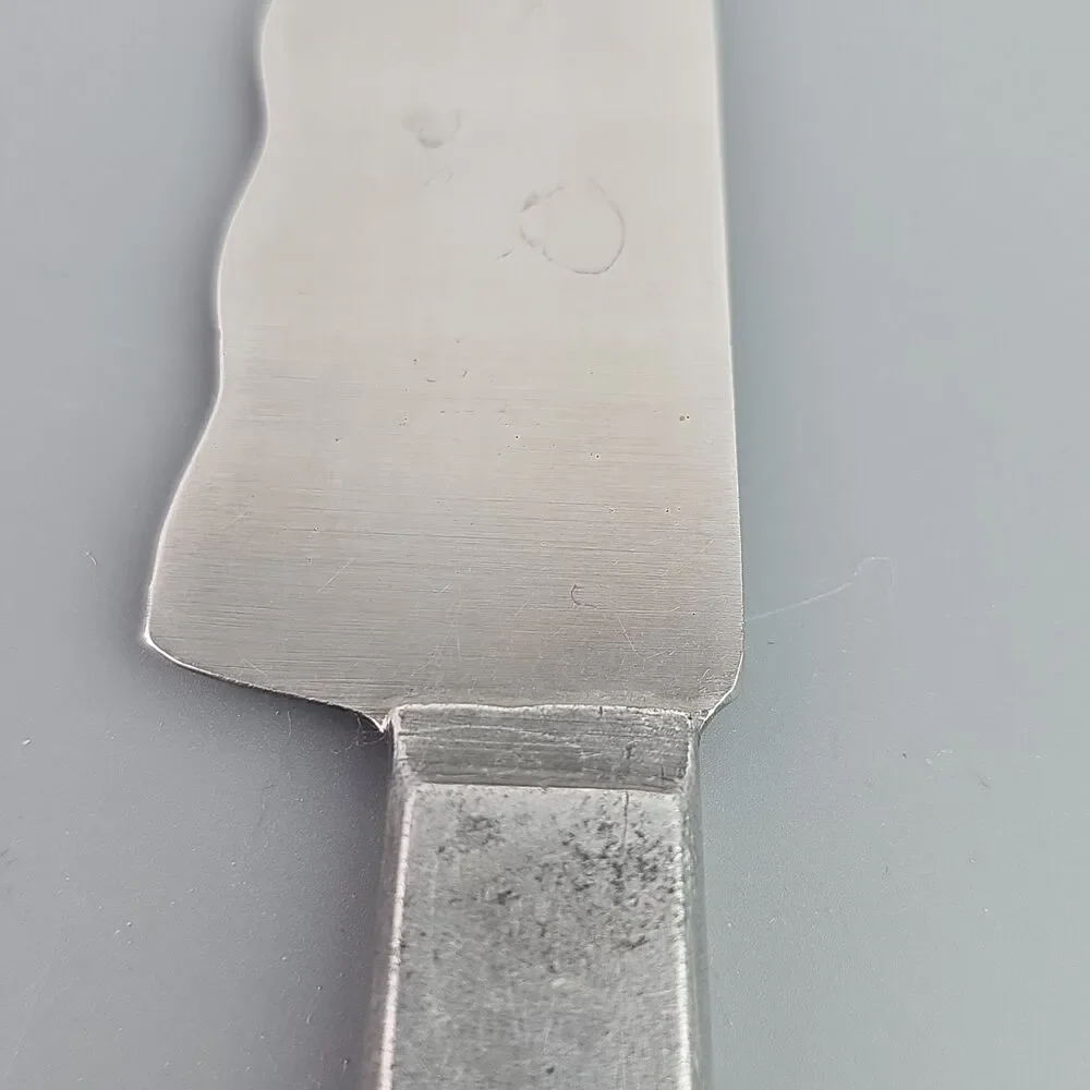 Vintage EVERBRITE Stain Free 13 inch Scalloped Edge Solid Metal Breads Cakes